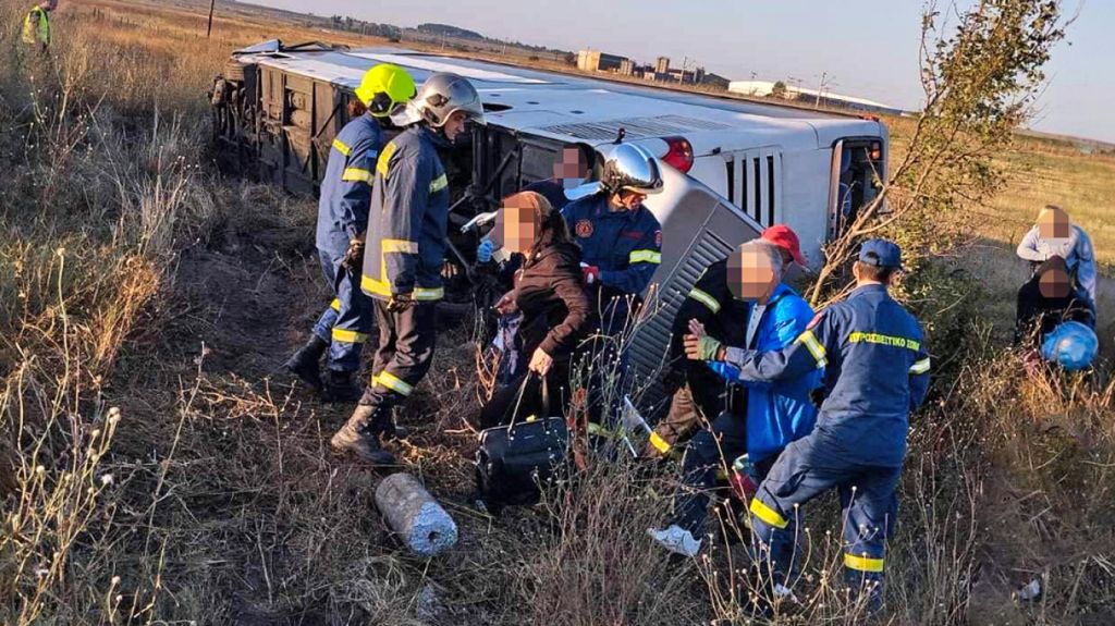 Η ανακοίνωση της ΕΛ.ΑΣ για το τροχαίο δυστύχημα με το λεωφορείο και τα 2 ΙΧ στην ΠΑΘΕ