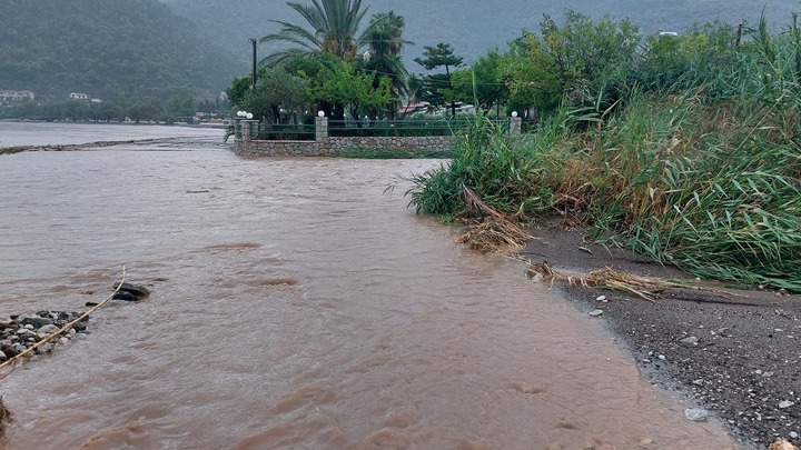 «Έσπασε η σύζυγος του 77χρονου από την Πάλτση που έχασε τη ζωή του από την κακοκαιρία – «Δεν έπρεπε να φύγει έτσι άδικα»