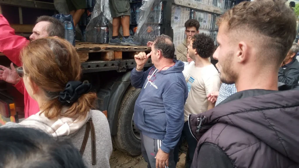 Βόλος: Σοβαρές καταγγελίες από πολίτες – Λένε πως δεν τους έδωσαν νερά επειδή δεν είναι υποστηρικτές του Α.Μπέου