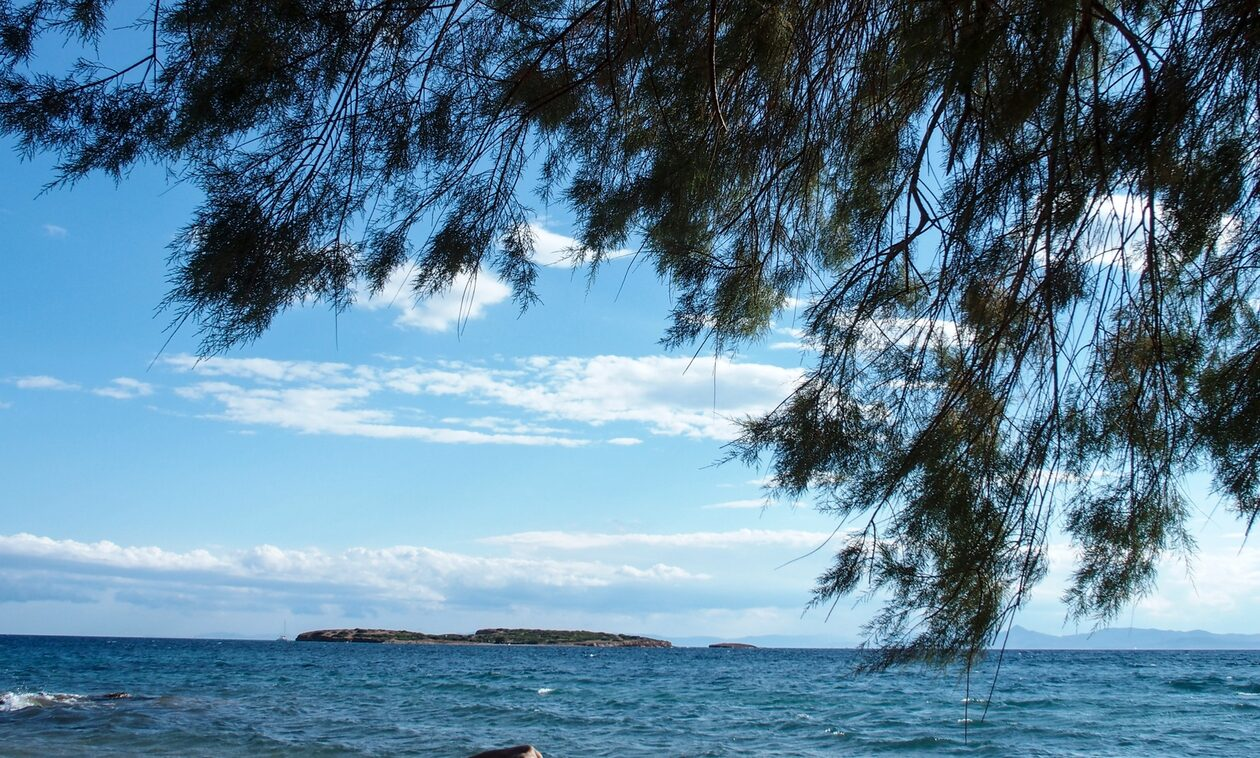 Ο καιρός σήμερα: Στους 32°C ο υδράργυρος – Πού θα υπάρξουν τοπικές βροχές