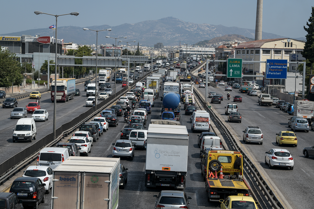 Αυξημένη η κίνηση στους δρόμους της Αθήνας – Ακινητοποιημένο λεωφορείο στην Πανεπιστημίου