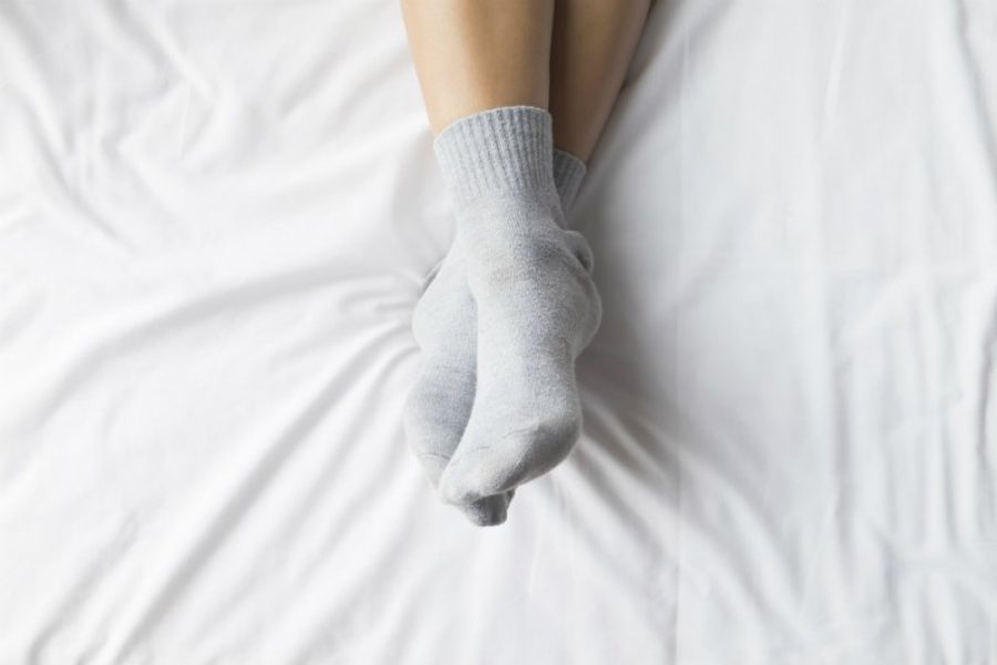 Ύπνος: Πώς το να φοράς κάλτσες επηρεάζει την ποιότητα του
