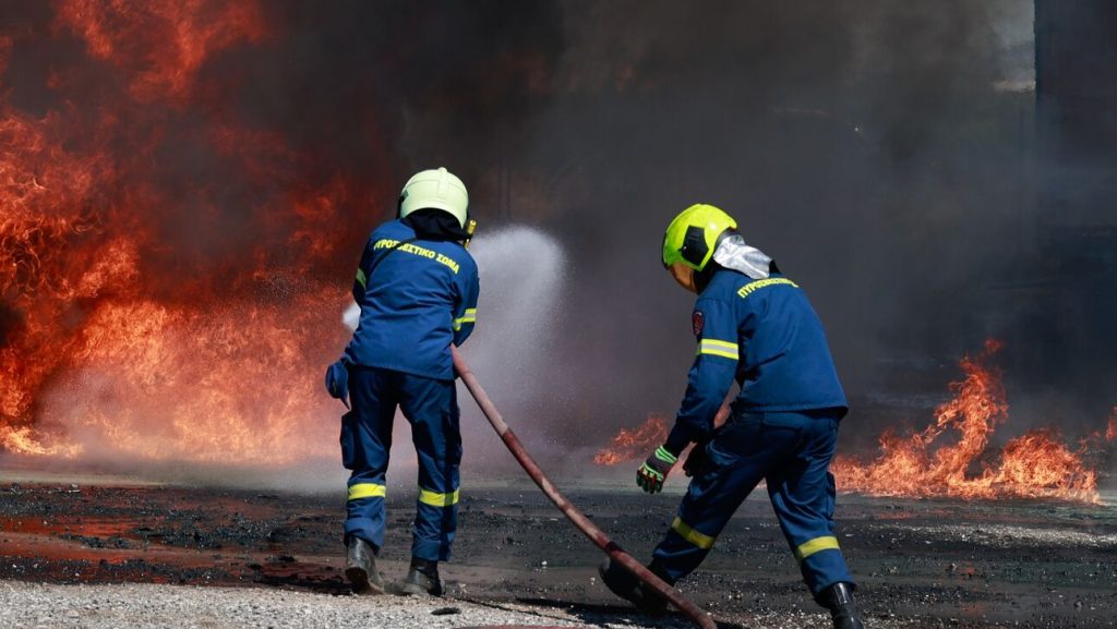 Κρήτη: Ξεφεύγει η φωτιά ξέσπασε στη Μεσαρά Ηρακλείου (upd)