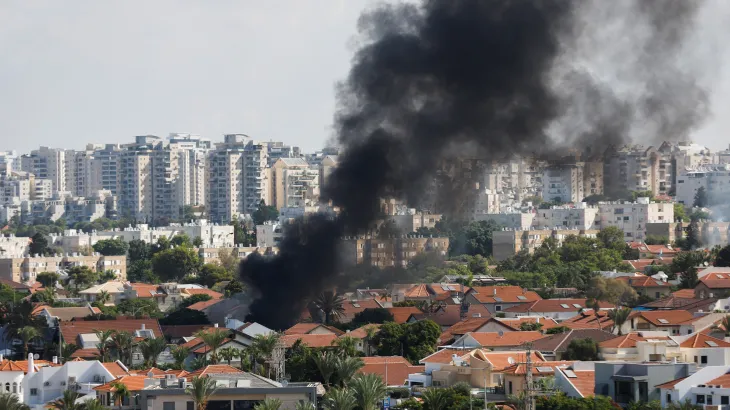 Βίντεο: Άνδρες της Χαμάς έχουν κατακλύσει τις στέγες των σπιτιών στις πόλεις του νότιου Ισραήλ