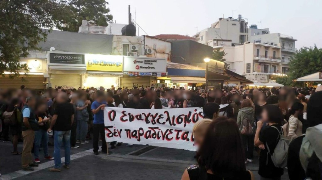 Ηράκλειο: Επεισόδια και χημικά στην πορεία για την κατάληψη του «Ευαγγελισμού» (βίντεο)