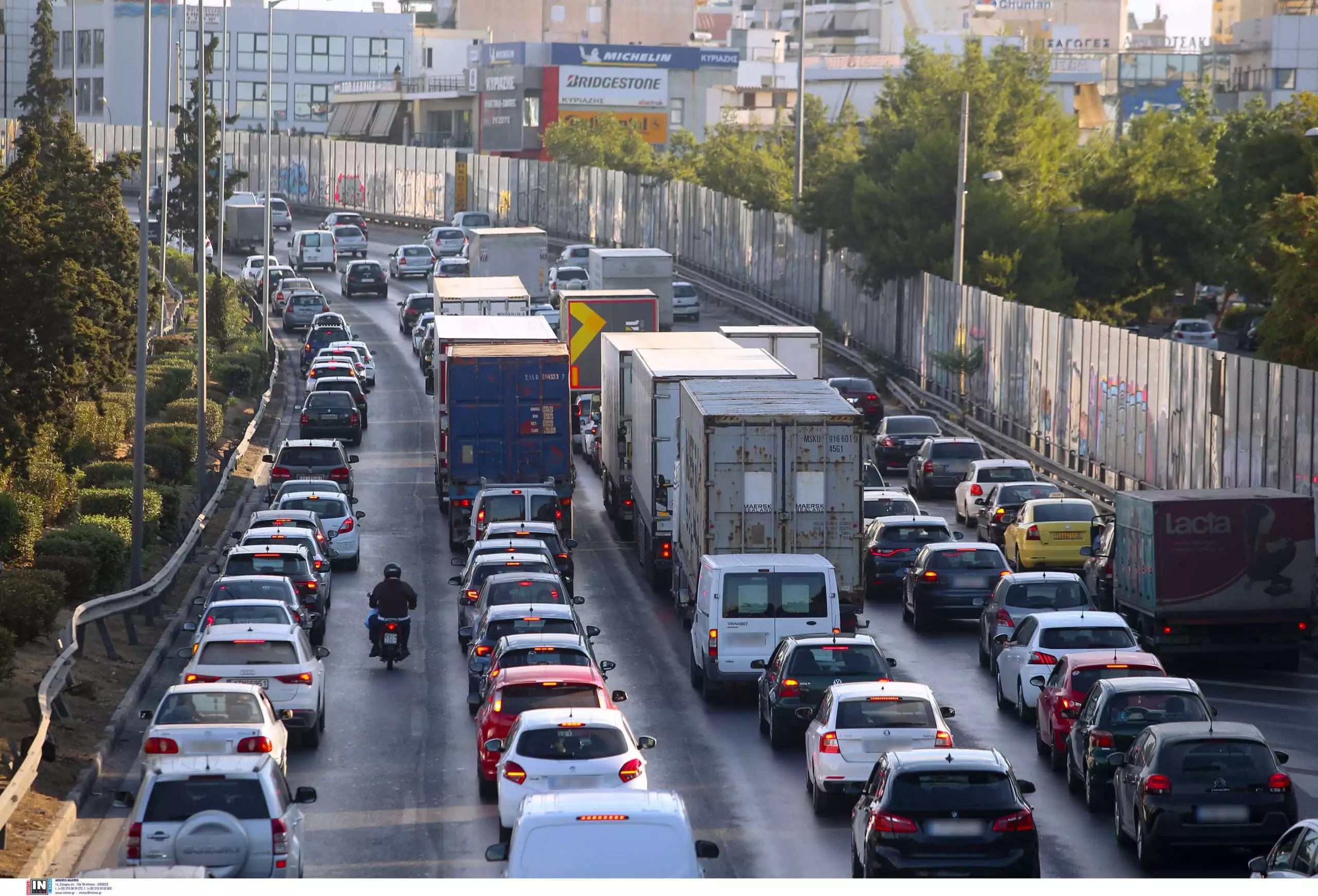 Κίνηση στην Αττική Οδό – Που παρατηρείται μποτιλιάρισμα αυτή την ώρα