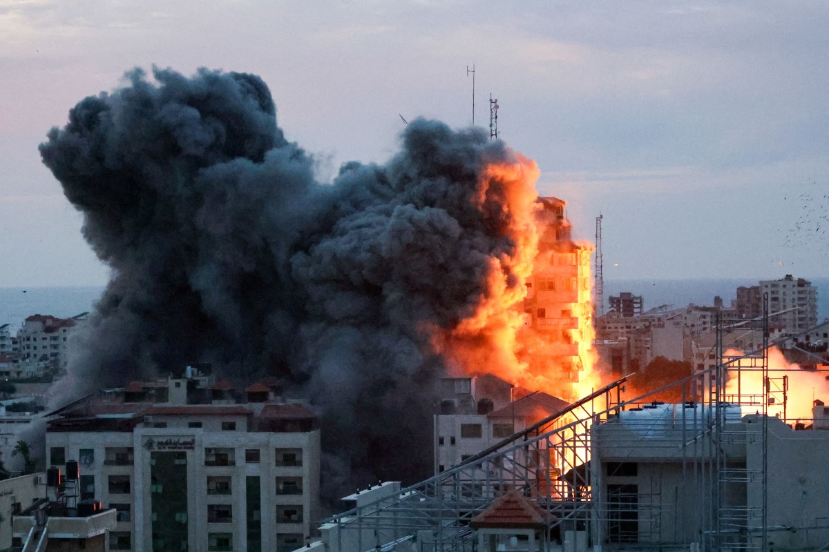 Από τρεις κατευθύνσεις επιχειρεί να διεισδύσει ο ισραηλινός Στρατός στην πόλη της Γάζας (βίντεο) (upd)