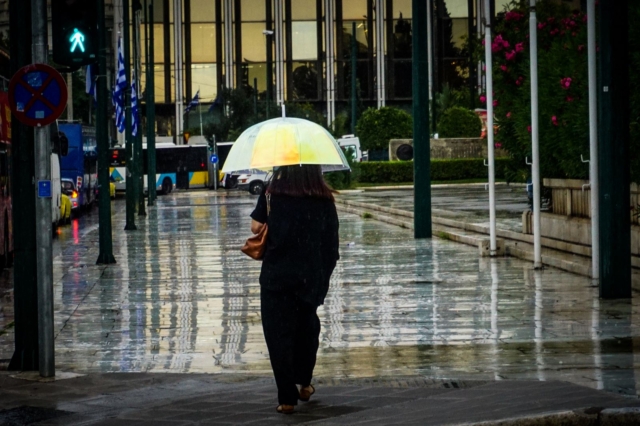 Καιρός: Βροχές με καταιγίδες και χαλάζι σήμερα – Ποιες περιοχές θα επηρεαστούν