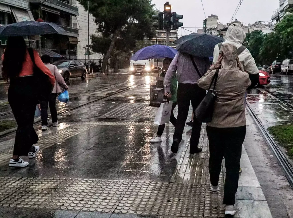 Καιρός: Ισχυρές βροχές και καταιγίδες αύριο – Ποιες περιοχές θα επηρεαστούν