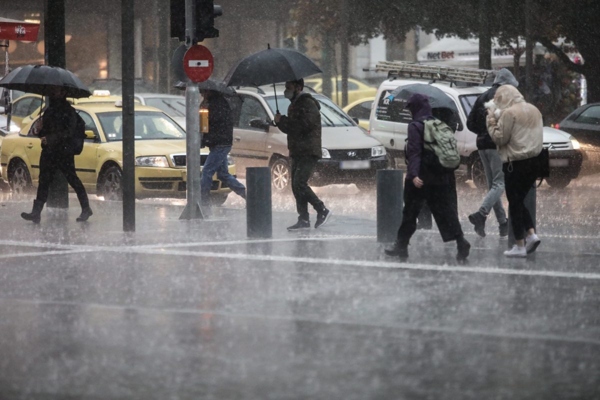 Ο καιρός σήμερα: Με βροχές και καταιγίδες θα «κυλήσει» η μέρα – Αναλυτικά η πρόγνωση της ΕΜΥ