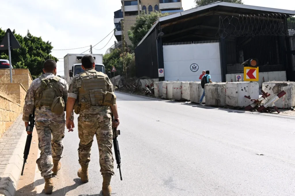 Η ειρηνευτική δύναμη του ΟΗΕ στον Λίβανο κατήγγειλε ότι τα μέλη της χτυπήθηκαν από πυρά του Ισραήλ