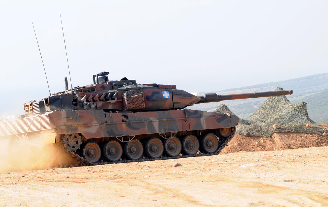 Βίντεο: Καταστροφή Leopard 2A4 από ρωσικό drone καμικάζι στο Ραμποτίνο – Τα ίδια άρματα μάχης χρησιμοποιεί και ο ΕΣ