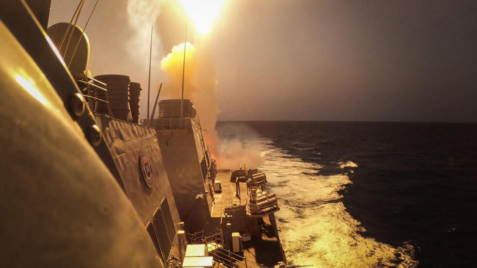 Οι ΗΠΑ συγκεντρώνουν ναυτική δύναμη στην Ερυθρά Θάλασσα για να αντιμετωπίσουν τις επιθέσεις των Χούθι – Υπήρξε ισραηλινό αίτημα