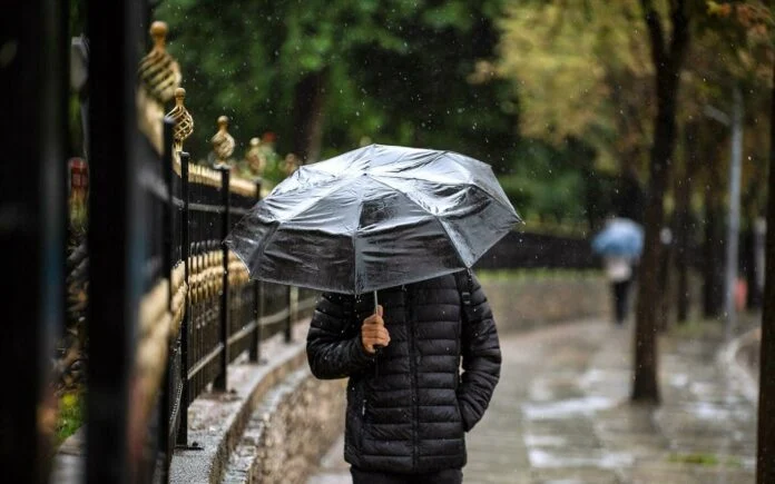 Καιρός: Τοπικές βροχές και καταιγίδες σήμερα – Μικρή άνοδος της θερμοκρασίας