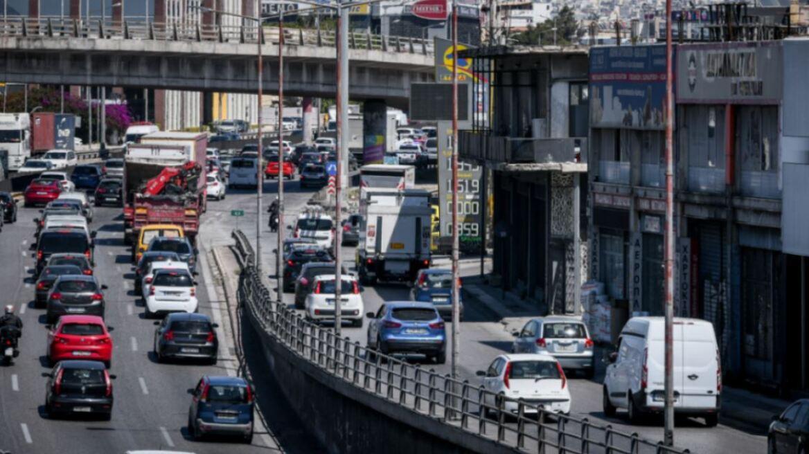 Μποτιλιάρισμα στην Αττική Οδό με 20λεπτες καθυστερήσεις – Πού υπάρχουν τα μεγαλύτερα προβλήματα