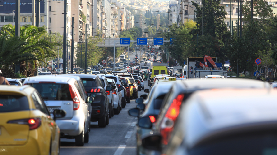 Στο «κόκκινο» η κίνηση στους δρόμους της Αττικής – Ποιους να αποφύγετε (χάρτης) (upd)