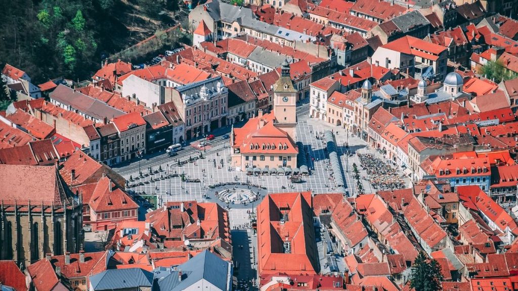 Μπρασόβ: Η μεσαιωνική πόλη της Ρουμανίας που αξίζει να επισκεφθείτε για την ιστορία και τα τοπία του
