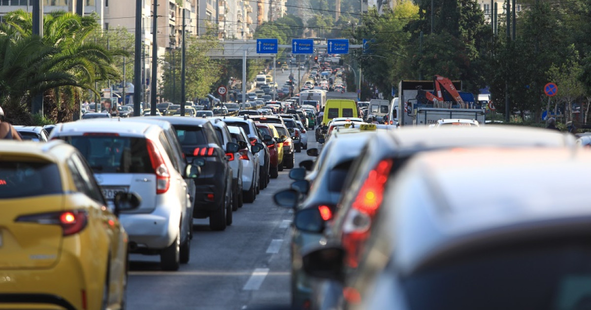 Αυτοκίνητο ανατράπηκε επί της λεωφόρου Κύμης – Μποτιλιάρισμα στο σημείο