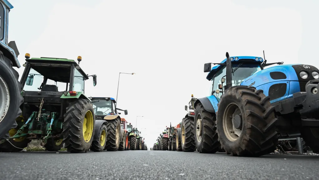 Κλιμακώνουν τις κινητοποιήσεις τους οι αγρότες στα Γρεβενά – Έκλεισαν με τρακτέρ το κέντρο της πόλης