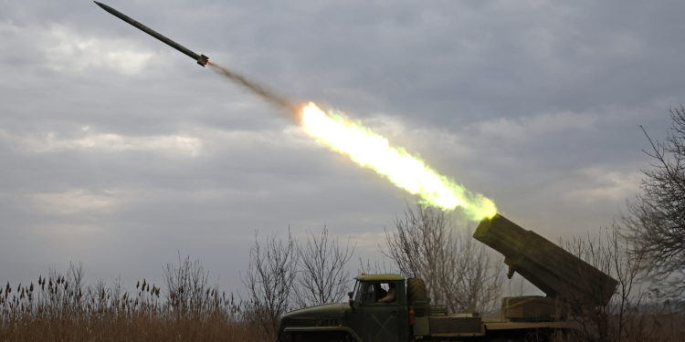 Βρετανία: Θα επενδύσει σχεδόν 250 εκατ. στερλίνες για το ουκρανικό πυροβολικό