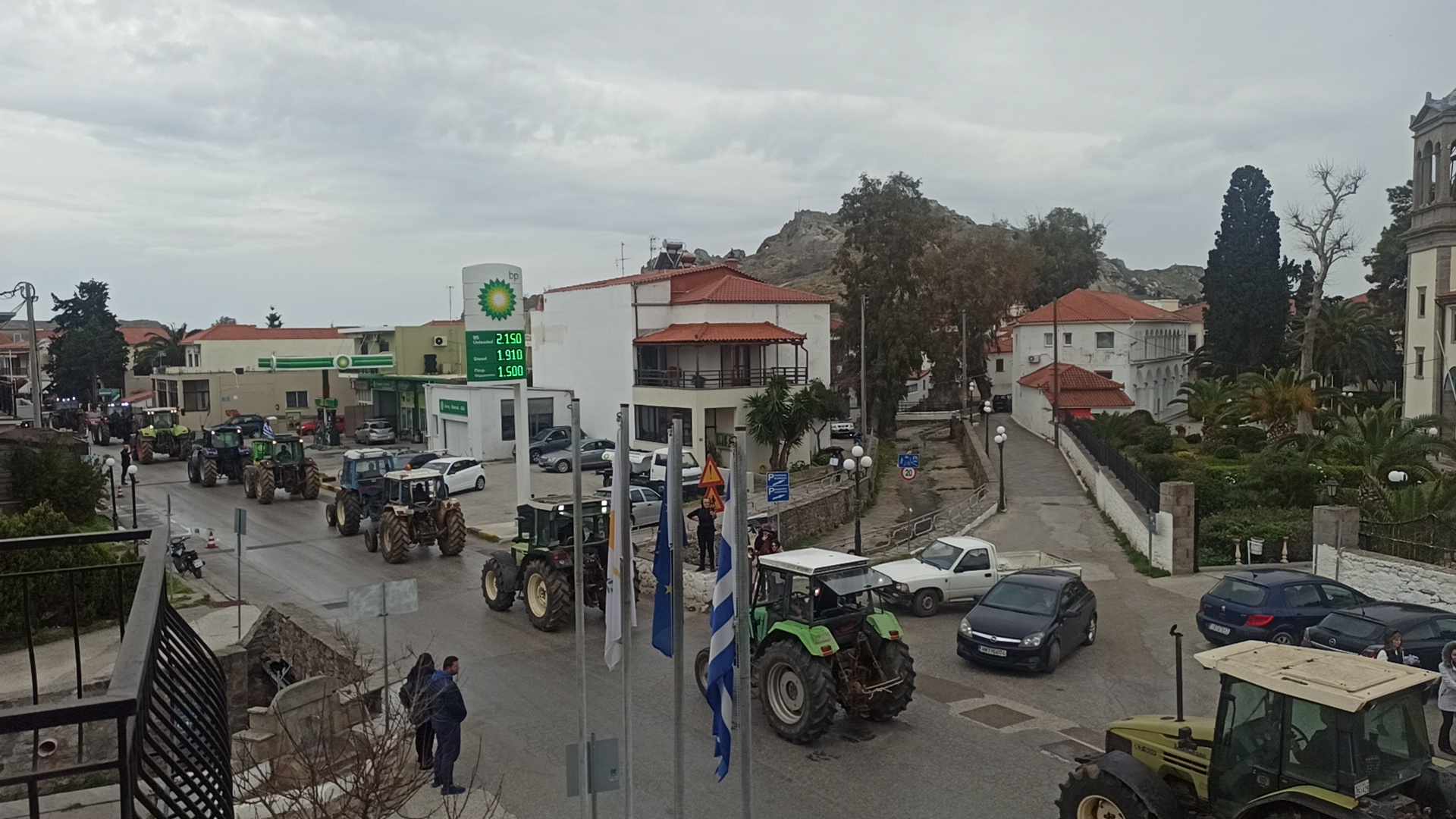 Λήμνος: Aγρότες πραγματοποιούν κατάληψη στο δημαρχείο