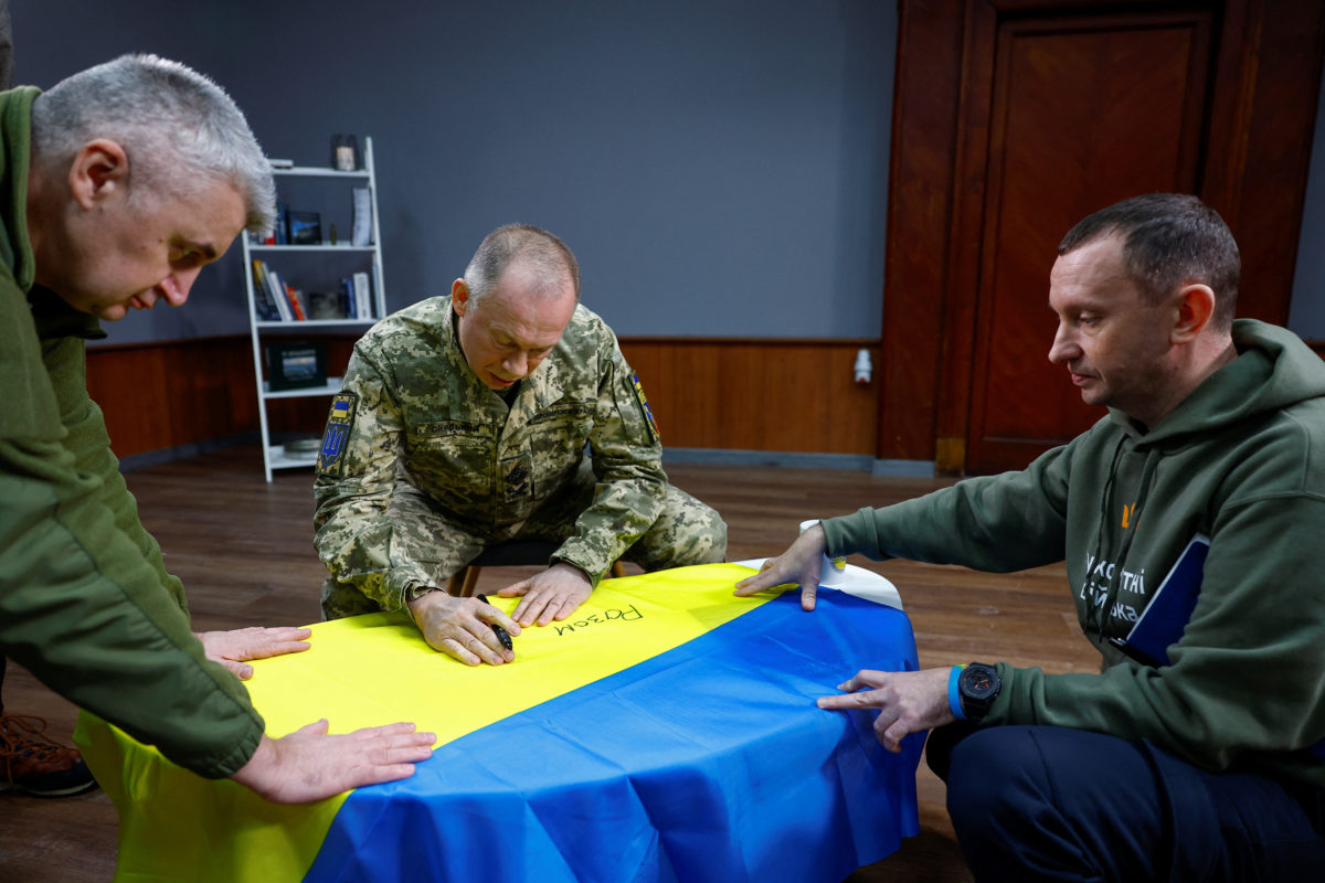 Ουκρανικός στρατός: Ο Ο.Σίιρσκι δεν έχει εμπιστοσύνη σε διοικητές ταξιαρχιών – Τους στέλνει «κομισάριους-καθοδηγητές»