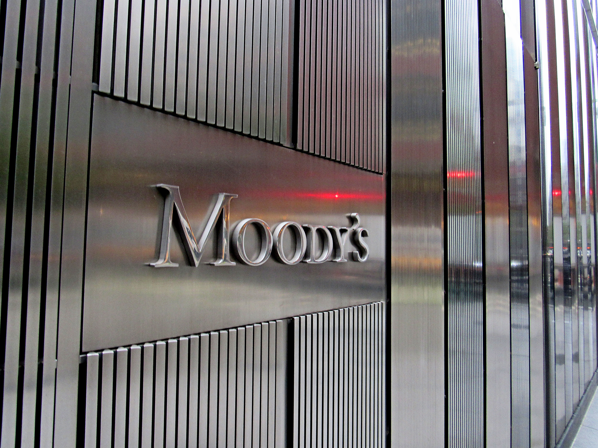 Γιατί η Moody’s δεν επιβράβευσε το οικονομικό «αφήγημα» της κυβέρνησης Μητσοτάκη: Τα χρήματα του Ταμείου Ανάκαμψης τελειώνουν