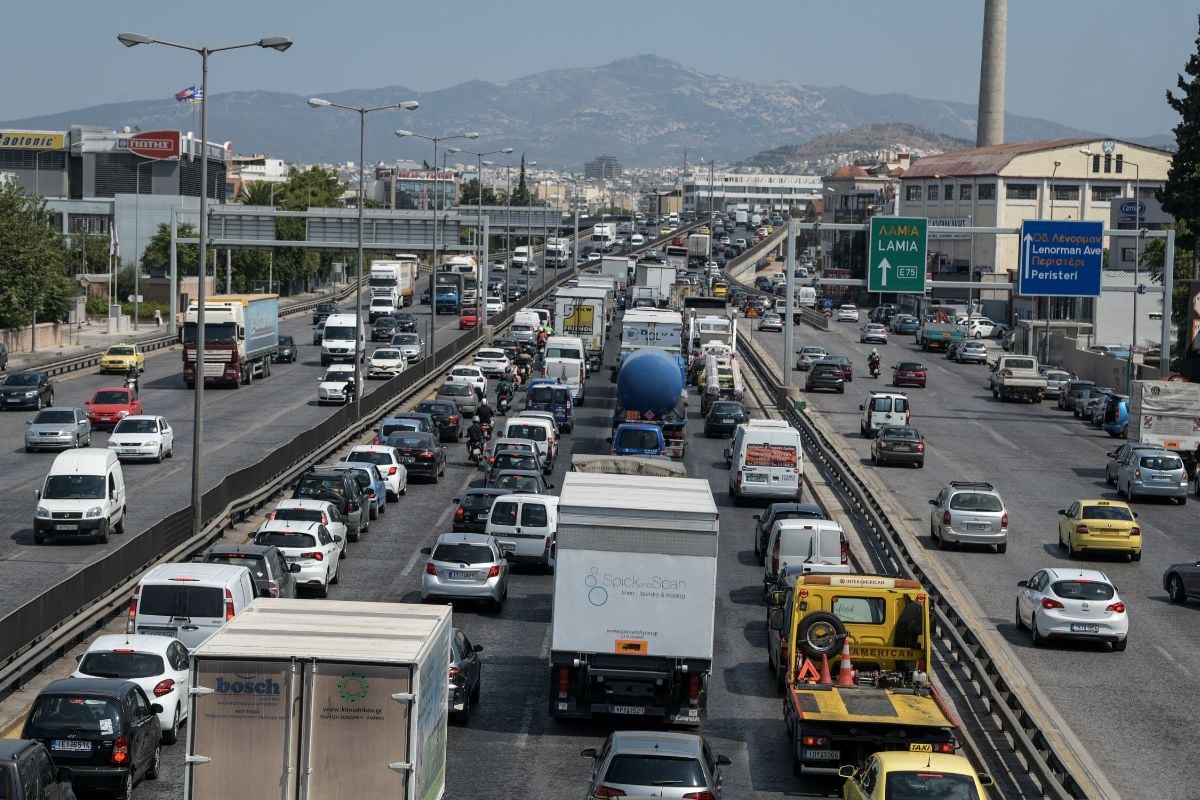 Κίνηση: Μποτιλιάρισμα στον Κηφισό μετά από σύγκρουση νταλίκας με ΙΧ