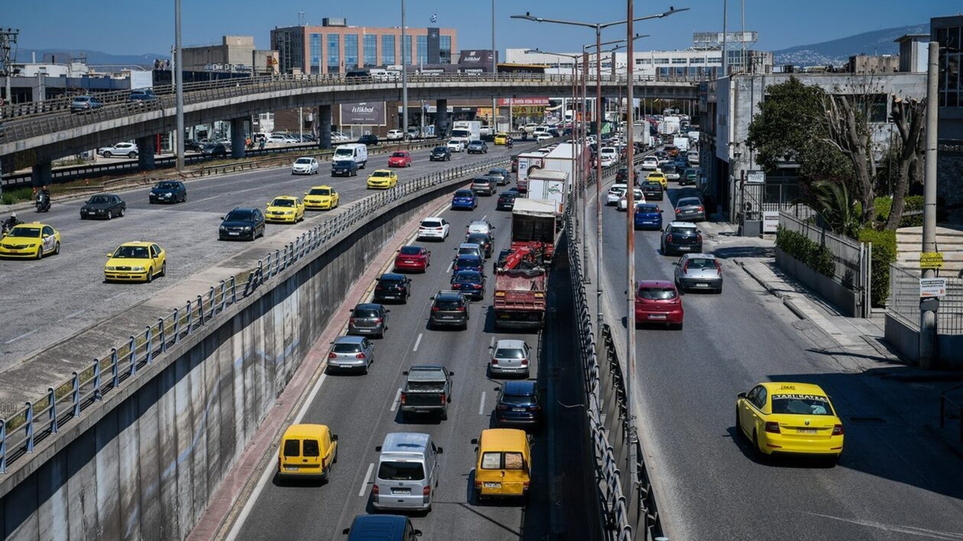 Τέλη κυκλοφορίας με τον μήνα: Η διαδικασία που πρέπει να ακολουθήσουν οι ιδιοκτήτες οχημάτων