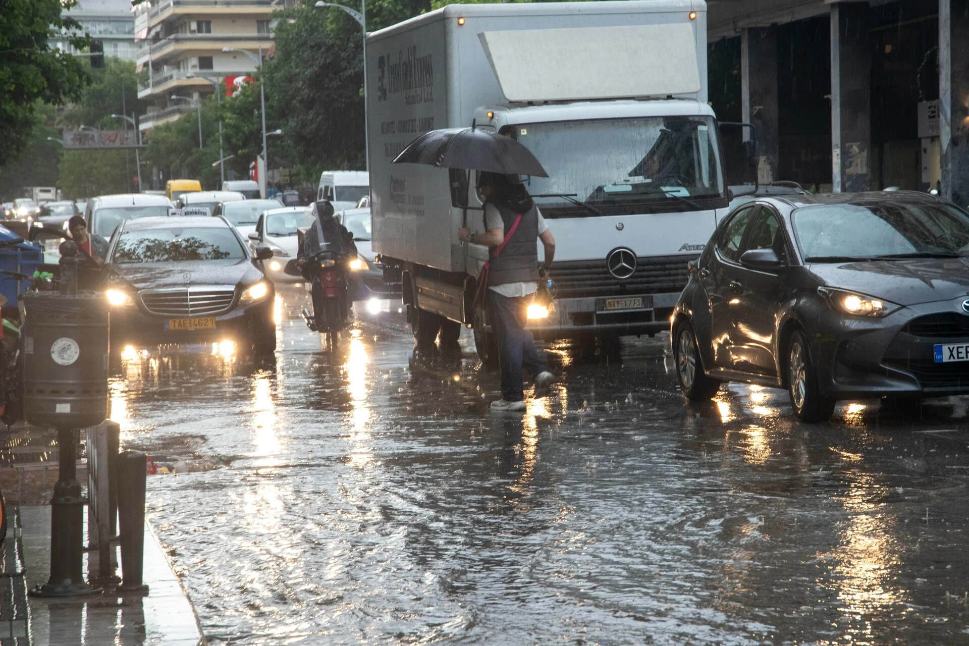 Κακοκαιρία στη Θεσσαλονίκη: Η Πυροσβεστική δέχθηκε 80 κλήσεις 