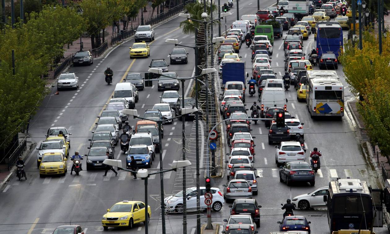 Αλλάζει ο ΚΟΚ: Πότε θα γίνεται αφαίρεση διπλώματος για έως πέντε χρόνια – «Τσουχτερά» τα πρόστιμα