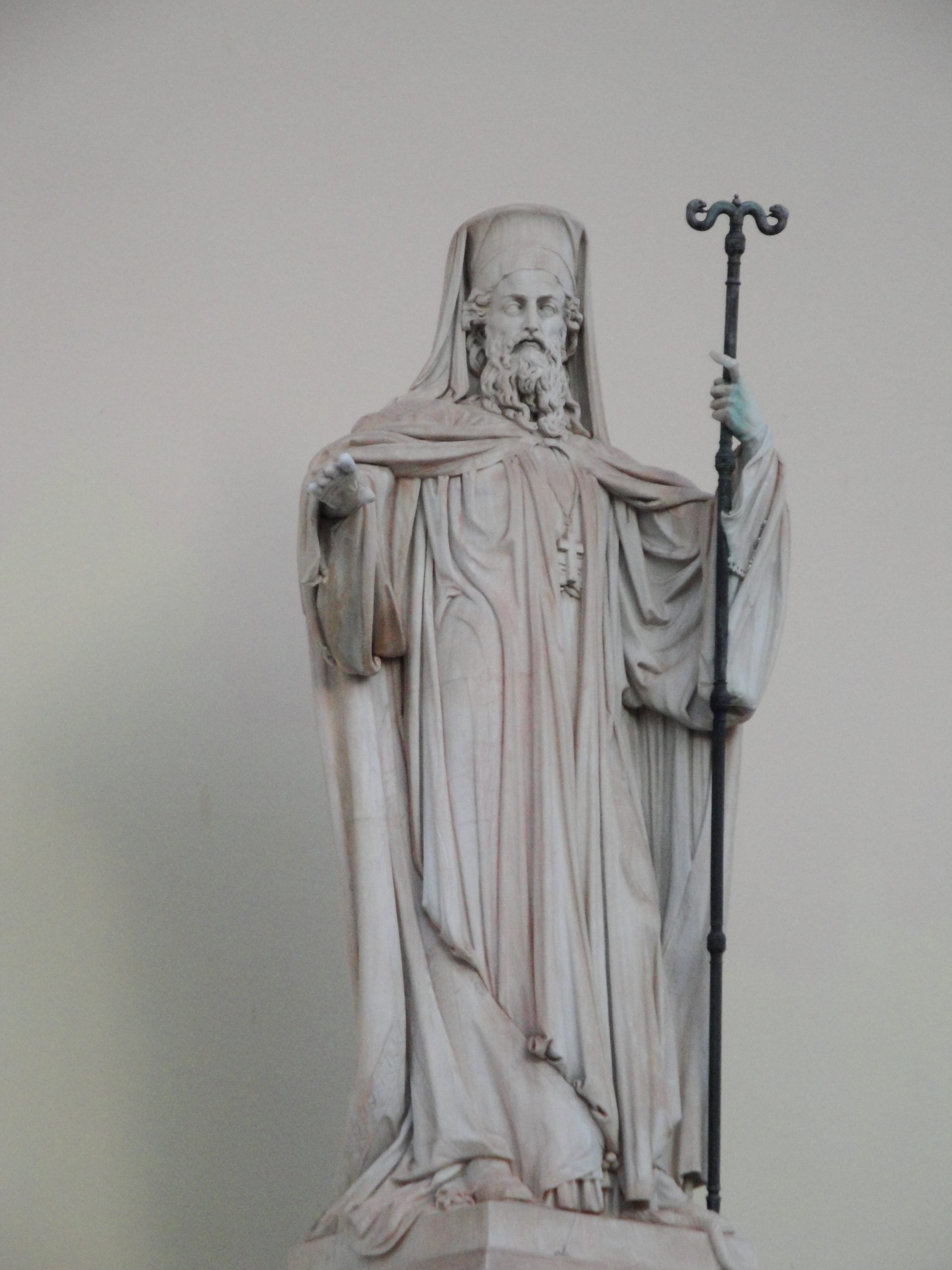 Έκοψαν και έκλεψαν το χέρι στο άγαλμα του Γρηγόριου του Ε’ στο κέντρο της Αθήνας