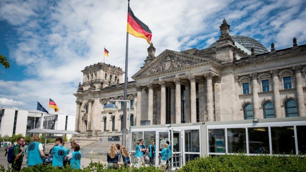 Ευρωεκλογές – Γερμανία: Η συμμετοχή έφτασε στο 25,7% μέχρι τις 2 το μεσημέρι, τρεις μονάδες χαμηλότερα από το 2019