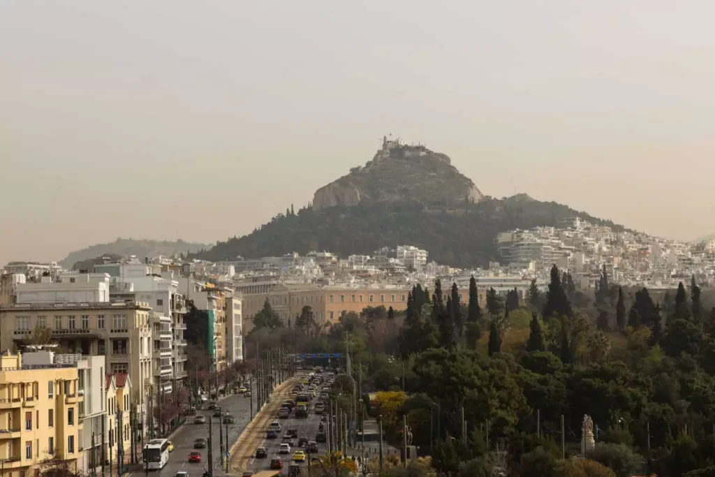 Καιρός: Υποχωρεί η αφρικανική σκόνη σήμερα – Συνεχίζονται οι υψηλές θερμοκρασίες