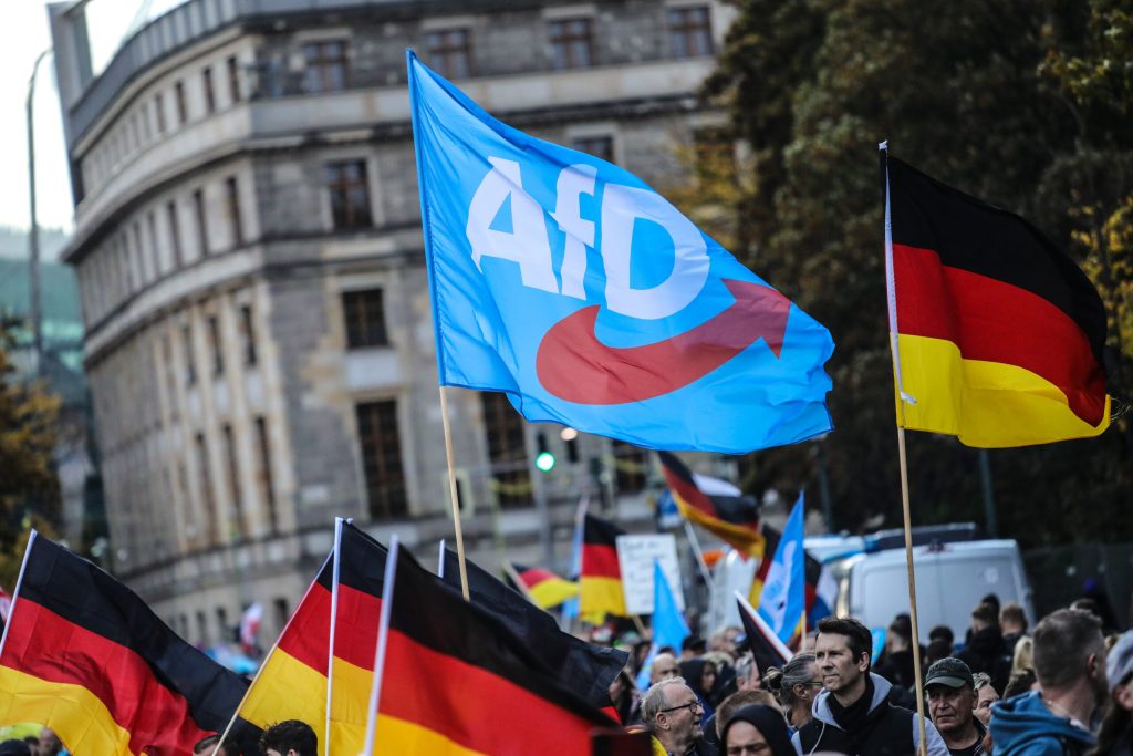 Γερμανία: Η Αλίς Βάιντελ και ο Τίνο Χρουπάλα επανεξελέγησαν στην ηγεσία του AfD