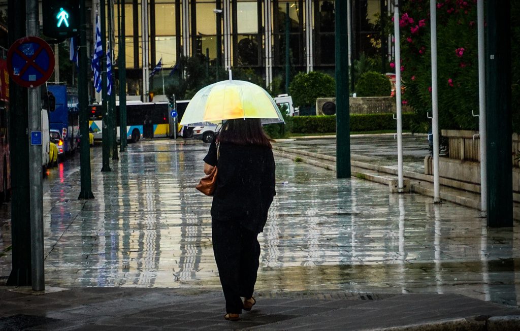 Καιρός: Η «ψυχρή λίμνη» φέρνει τριήμερη κακοκαιρία με βροχές και καταιγίδες – Δείτε ποιες περιοχές θα επηρεαστούν