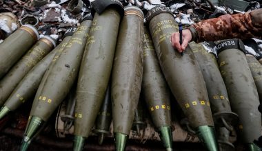 Βόρεια Κορέα: Προετοιμασία για αποστολή 5 εκατομμυρίων βλημάτων πυροβολικού στη Ρωσία