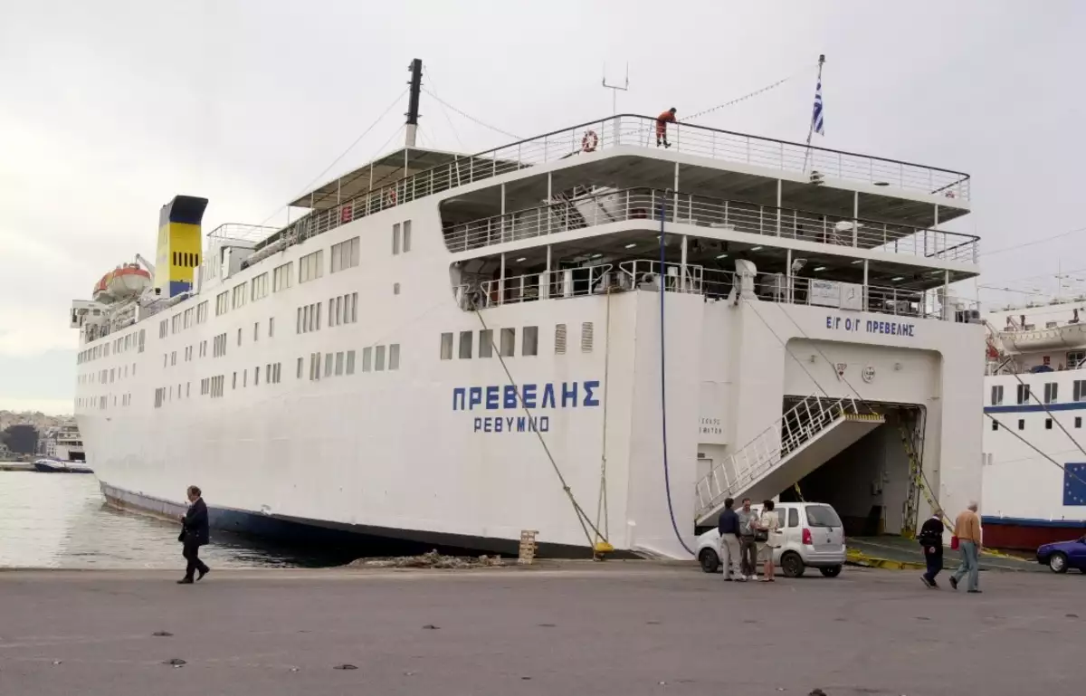 Λιμάνι Πειραιά: Απαγόρευση απόπλου για το πλοίο Πρέβελης λόγω βλάβης – Ταλαιπωρία για 117 επιβάτες