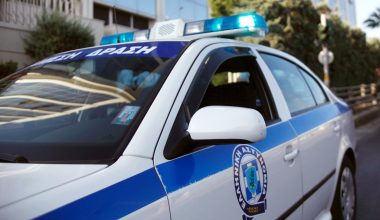 Θεσσαλονίκη:Με την απειλή μαχαιριού 16χρονος άρπαξε το κινητό τηλέφωνο 15χρονου 