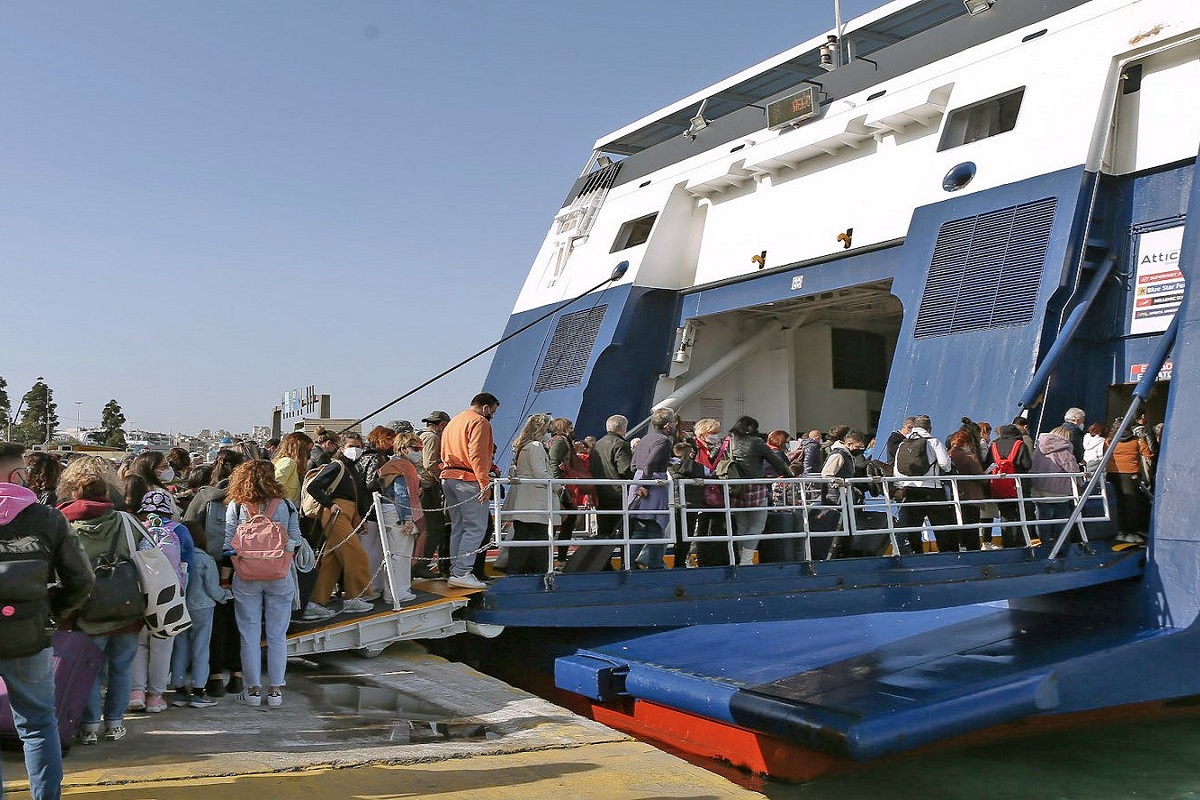 Απλησίαστες φέτος οι καλοκαιρινές διακοπές: Αυξήσεις έως και 40% στα ακτοπλοϊκά εισιτήρια