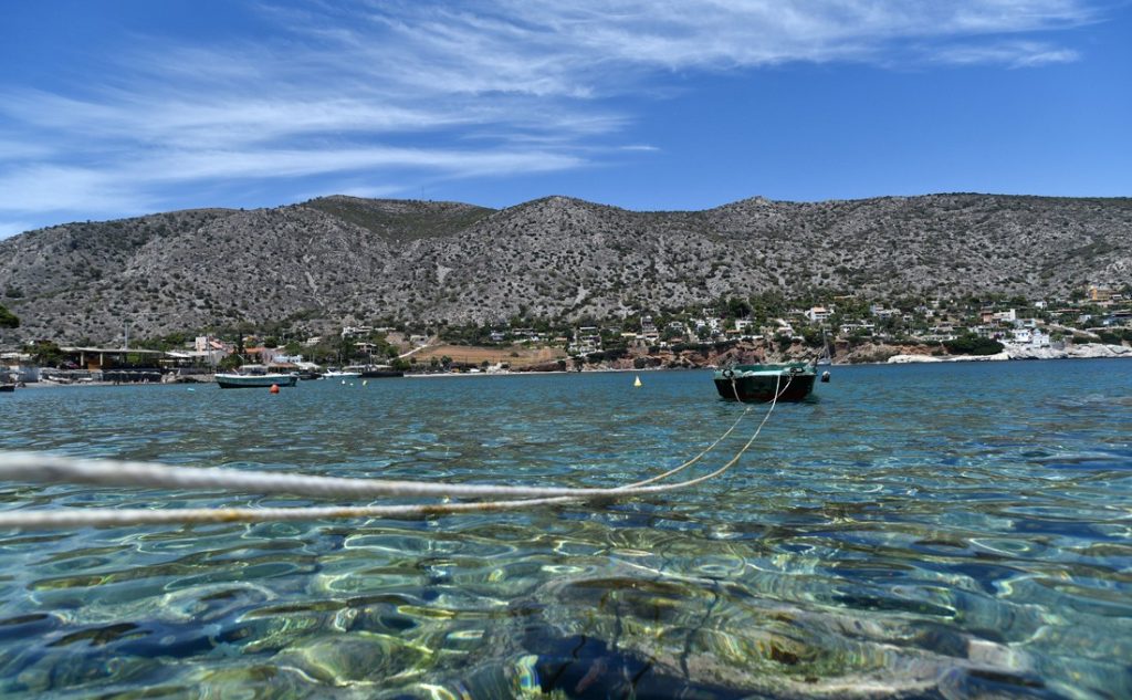 Σαλαμίνα: Αυτοκίνητο «βούτηξε» στη θάλασσα – Δείτε βίντεο 