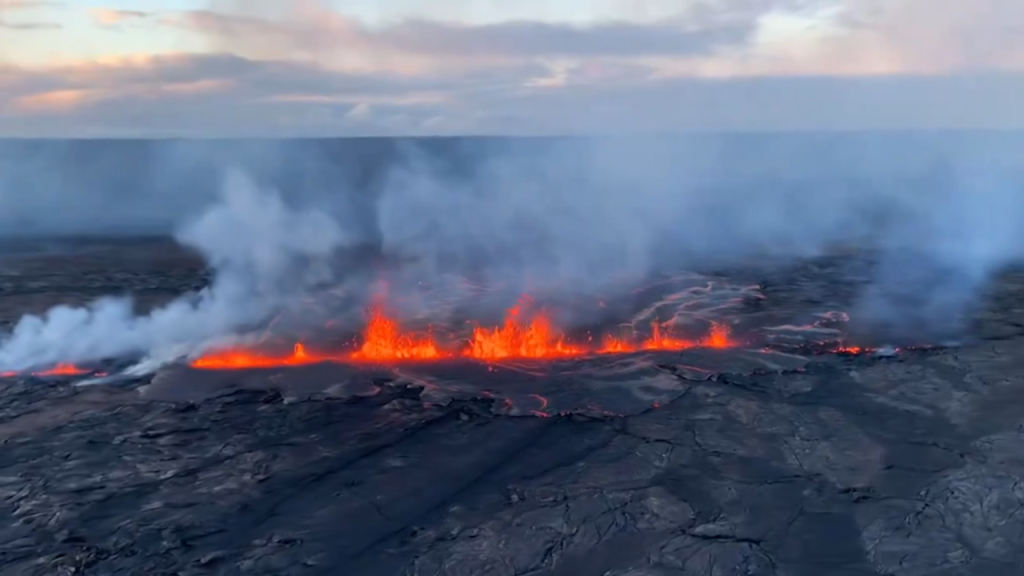 Χαβάη: Εντυπωσιακές εικόνες από το ηφαίστειο Κιλαουέα που εξερράγη μετά από μισό αιώνα