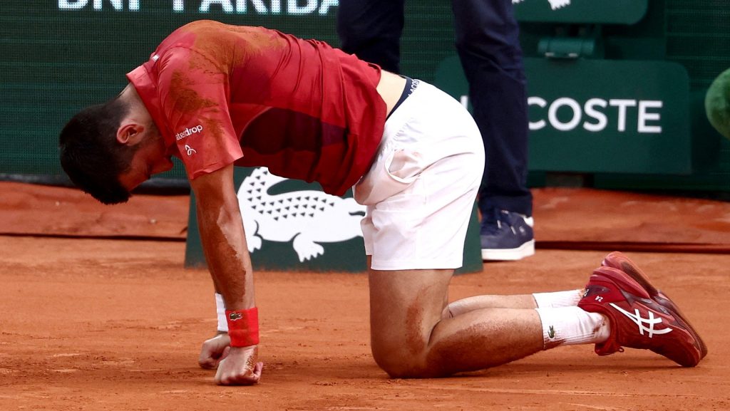 Ο Ν.Τζόκοβιτς αποσύρθηκε τελικά από το Roland Garros μετά τον τραυματισμό του