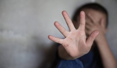 Αδιανόητο περιστατικό στη Λάρισα: 24χρονη παρενοχλούσε 9χρονο αγόρι