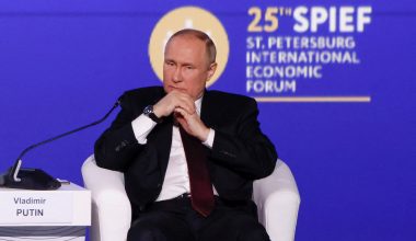 Β.Πούτιν στο οικονομικό Φόρουμ της Αγίας Πετρούπολης: «Οι ΗΠΑ χρωστούν στην παγκόσμια οικονομία 54,3 τρισ.  δολάρια»