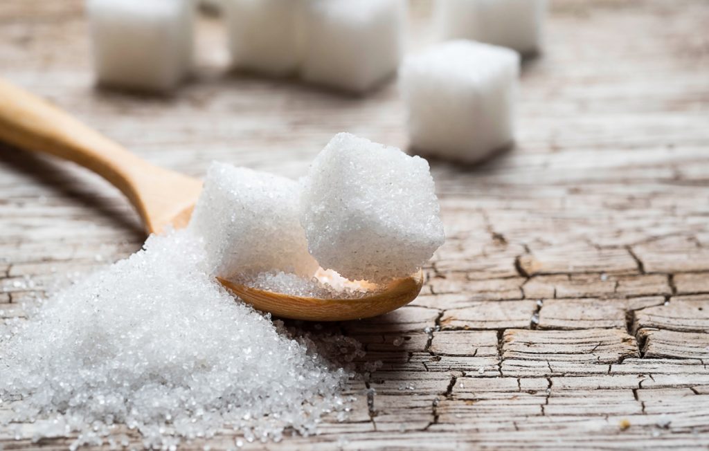 Με αυτούς τους τρόπους θα καταφέρετε να περιορίσετε τη ζάχαρη στη διατροφή σας