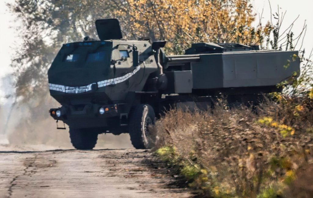 Λουγκάνσκ: Ουκρανικό HIMARS χτυπάει ρωσική συγκέντρωση στρατευμάτων στο Περβομάισκ (βίντεο)
