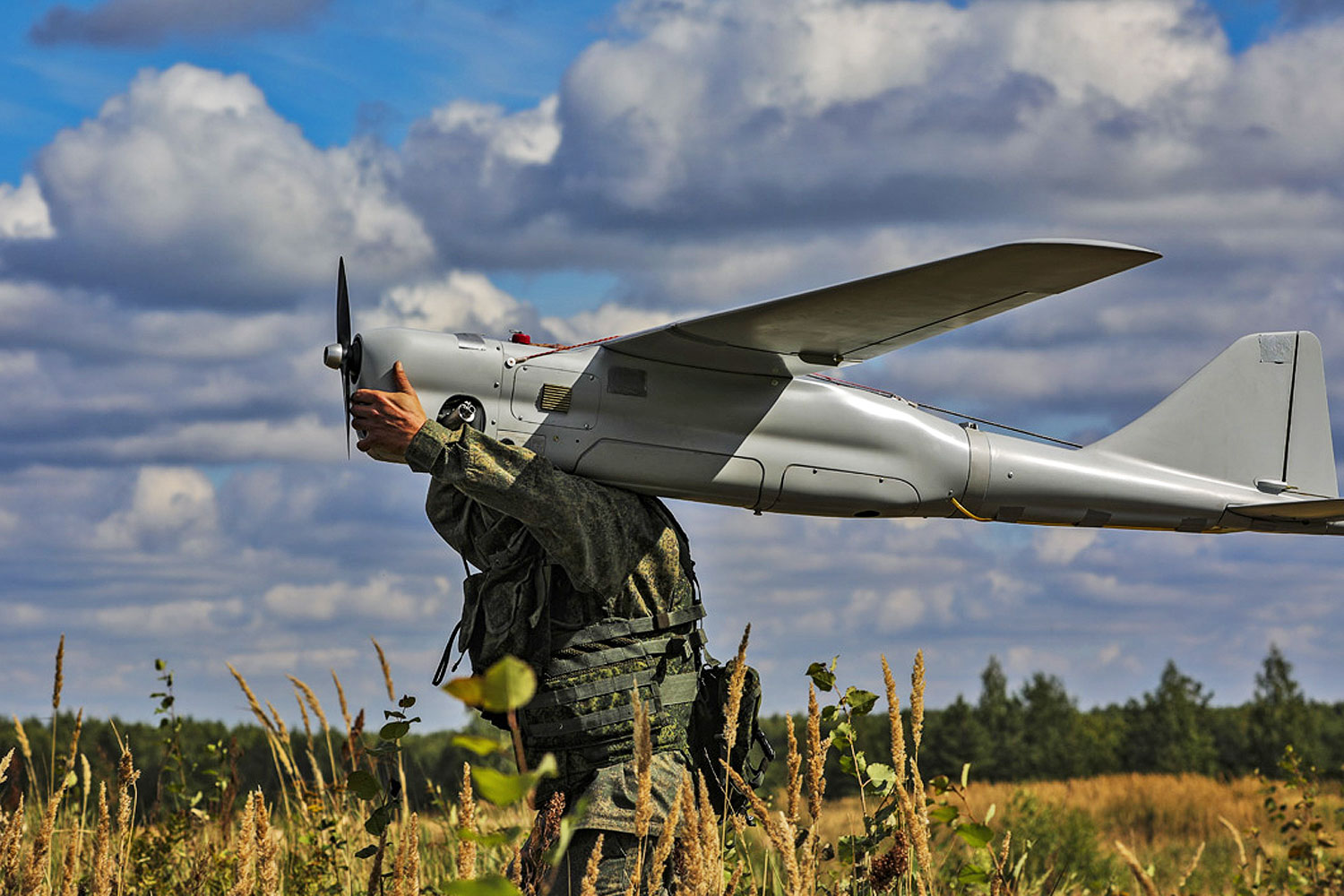 Ουκρανικό Yak-52 προσπαθεί να καταρρίψει ρωσικό UAV – Το παρακολουθούσε ένα άλλο ρωσικό drone (βίντεο)