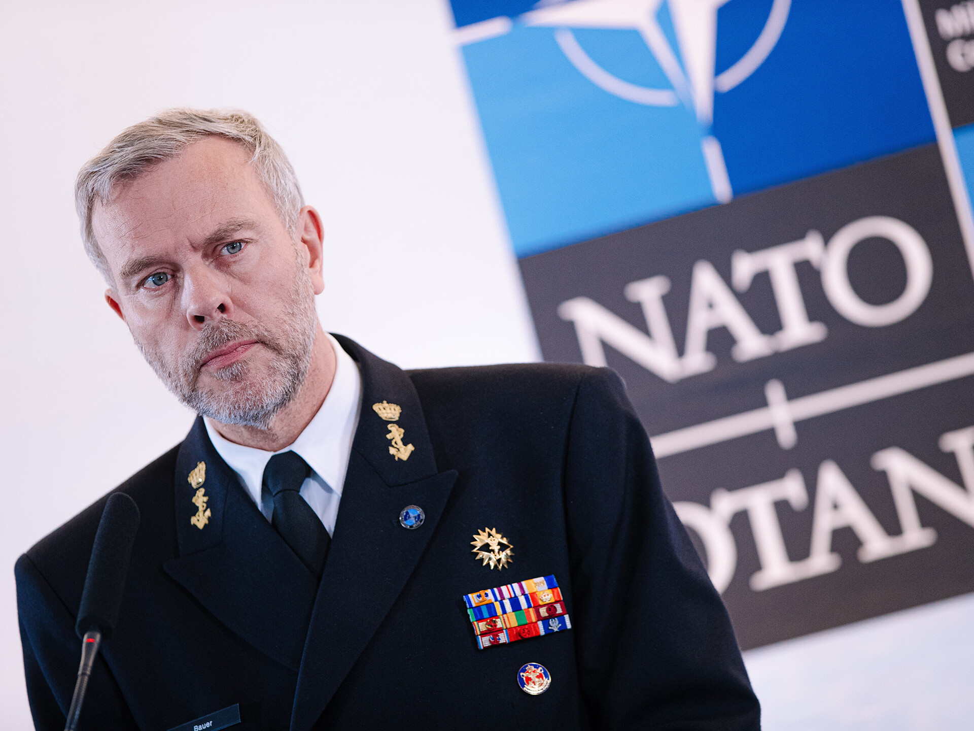Πρόεδρος στρατιωτικής επιτροπής του ΝΑΤΟ, ναύαρχος Ρ.Μπάουερ: «Οι Ρώσοι βρίσκονται παντού»
