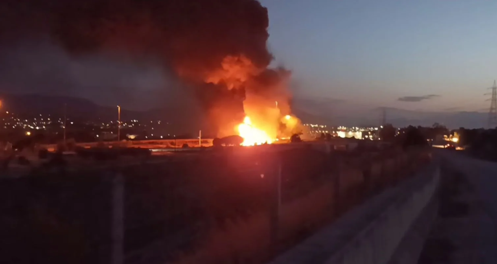 Φωτιά στην ΕΟ Αθηνών – Κορίνθου: Ο οδηγός του βυτιοφόρου ισχυρίστηκε πως κάτι πάτησε και έσκασε το λάστιχο